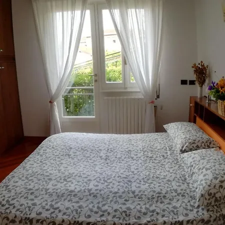 Sari Apartment Como